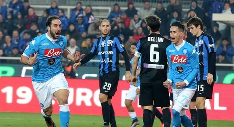 VIDEO - Atalanta-Napoli 1-3, Higuain e Reina sfidano le temperature glaciali al fischio finale: tributo ai tifosi azzurri del Nord