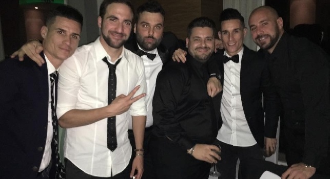 FOTO - Higuain, Reina e i gemelli Callejon al blogger Ciro Barone: Essere napoletano è meraviglioso!