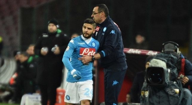 Siparietto a bordocampo tra Insigne e Sarri: al secondo gol l'attaccante scatta in piedi e spintona il tecnico