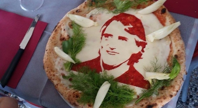 FOTOGALLERY - Mancini 'finocchio' diventa una pizza a Napoli