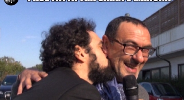 FOTOGALLERY - Pace fatta tra Mancini e Sarri, ci pensano le Iene: scatta il bacio con l'inviato