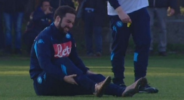 Infortunio Higuain, la SSC Napoli: Ha preso una botta al polpaccio, domani tornerà ad allenarsi