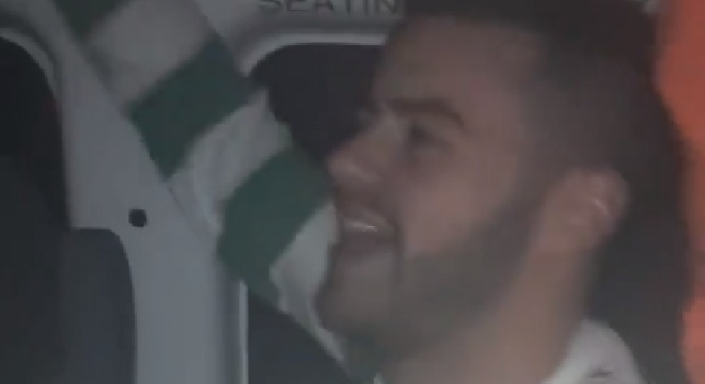 VIDEO - Tifosi del Celtic cantano Forza Napoli nel tragitto verso lo stadio
