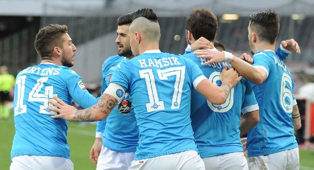 FOTO CLASSIFICA - Fuga Napoli-Juve per lo scudetto, gli azzurri blindano la posizione Champions League