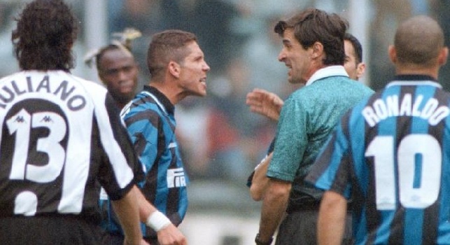 Ceccarini (ex arbitro) insiste: Non c'era il fallo di Iuliano su Ronaldo! Una volta arbitrai un Napoli-Juve con Zola e Ferrara in campo