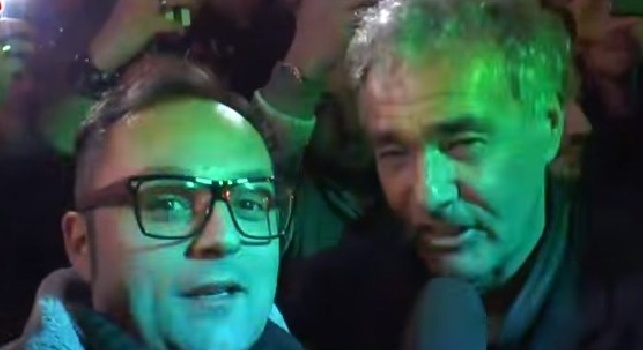 VIDEO - Sanremo, lo juventino Giletti scatenato al live in piazza di Clementino grida 'Forza Napoli'