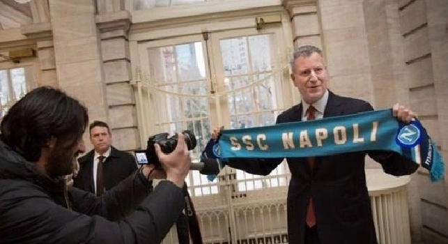 VIDEO - New York, il sindaco De Blasio: Ho il cuore azzurro e un figlio bianconero, contro la Juve voglio una grande vittoria
