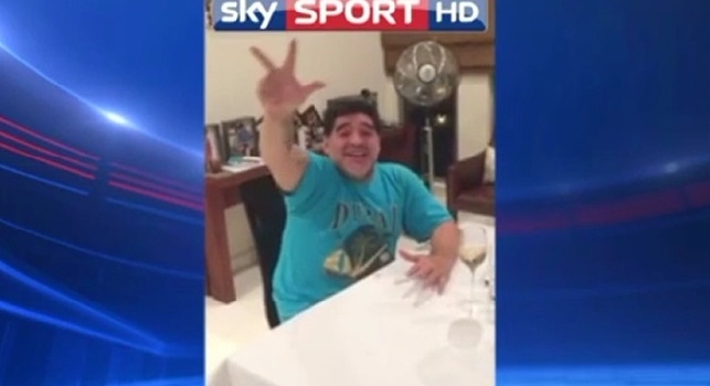 VIDEO - Maradona show: Domani alla Juve gliene diamo 3!, poi il coro cantato a squarciagola