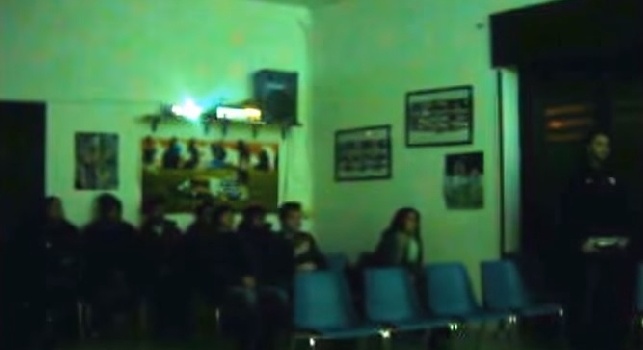 VIDEO - Rintanati in una stanzetta, lo Juve Club Acerra esplode al gol di Zaza