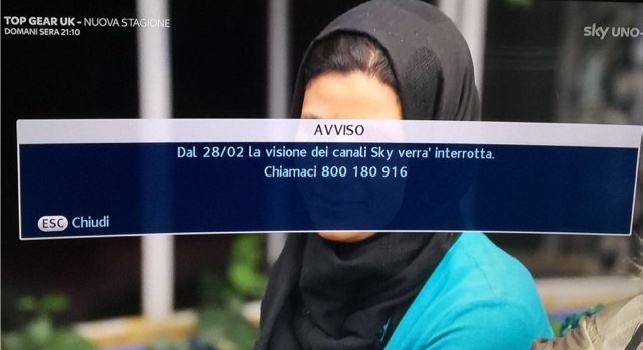 FOTO - Sky manda un messaggio errato sui decoder degli abbonati, arrivano le scuse