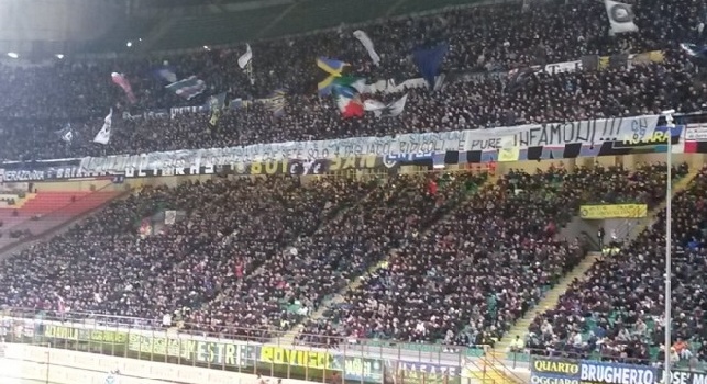 FOTO - Curva Nord Inter, striscione contro gli Ultras del Napoli: Siete pagliacci, ridicoli e infamoni