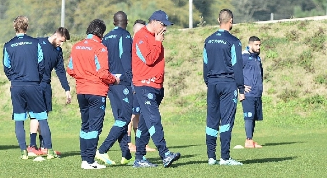 Repubblica - Altro che influenza, Sarri da solo a Castel Volturno: il motivo dell'arrivo del mister