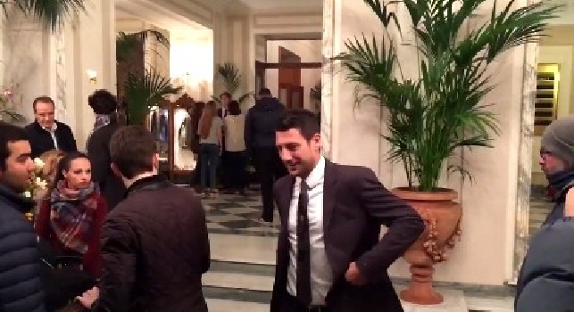 VIDEO - Il Villareal lascia l'albergo, pronti per andare al San Paolo