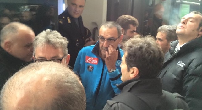 VIDEO CN24 - Napoli in partenza per Firenze, Sarri fuma prima del viaggio