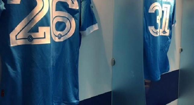 FOTO - Maglia azzurra questa sera per il Napoli, che twitta: Gi&agrave; pronti per Napoli-Chievo?