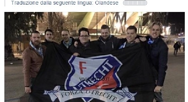 FOTO - Mertens ringrazia un gruppo di amici venuti dall'Olanda fino al San Paolo