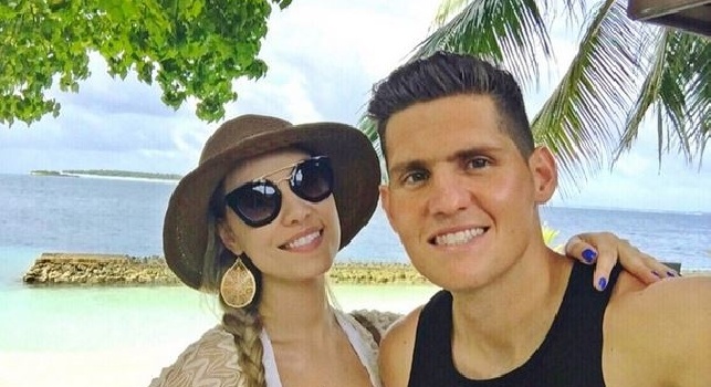FOTO - Viaggio da <i>principe azzurro</i> a Disneyland per Rafael con la moglie
