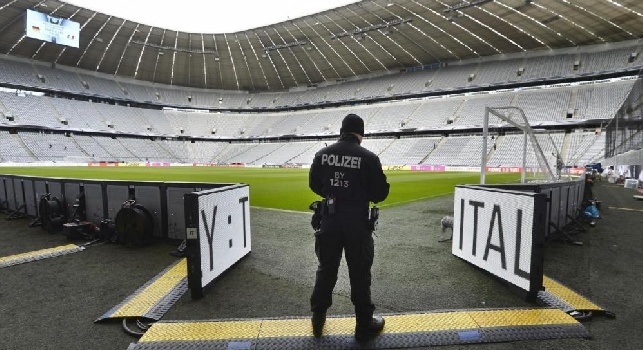 FOTO - Allarme terrorismo per Germania-Italia, 800 agenti e cani anti esplosivo al setaccio dell'Allianz Arena