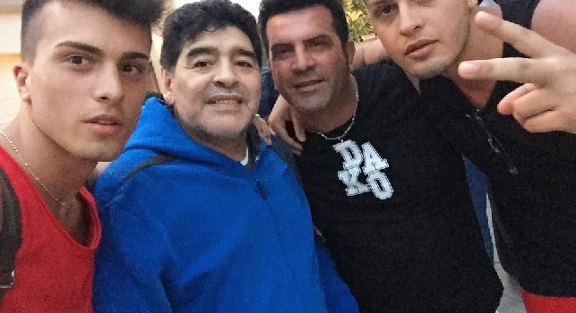 FOTO - Nico e i suoi Desideri coronano il sogno di conoscere Maradona: Stiamo piangendo dall'emozione