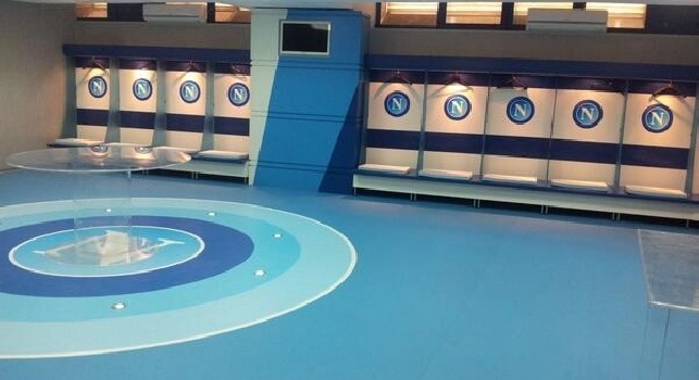 FOTO - Pronte le maglie di Higuain e Hamsik nel cuore del San Paolo