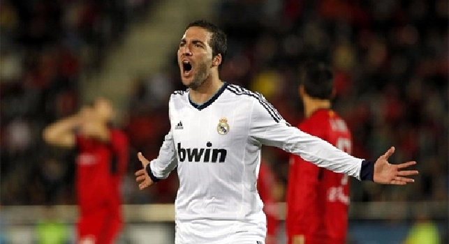 RETROSCENA - Lasciami dormire!: Higuain e il riposino durante il trasferimento al Real Madrid
