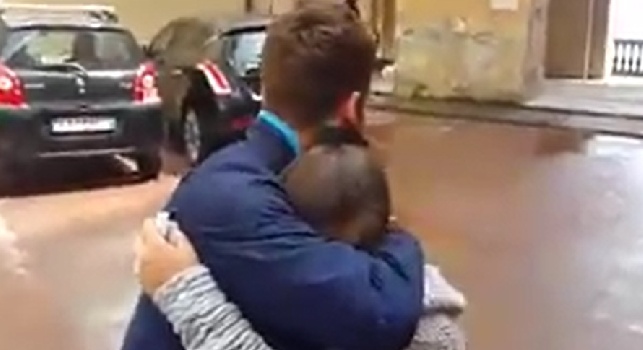 VIDEO ESCLUSIVO - Da Perugia a Napoli solo per abbracciare Mertens, la piccola Federica scoppia in lacrime
