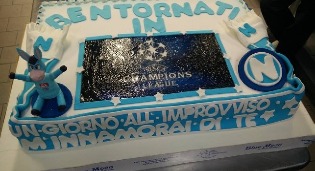 FOTO - Torta Champions League per il Napoli a Villa D'Angelo