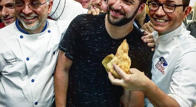 FOTO - Festa Champions, Higuain si gode la cucina partenopea: pizza fritta e tante altre prelibatezze