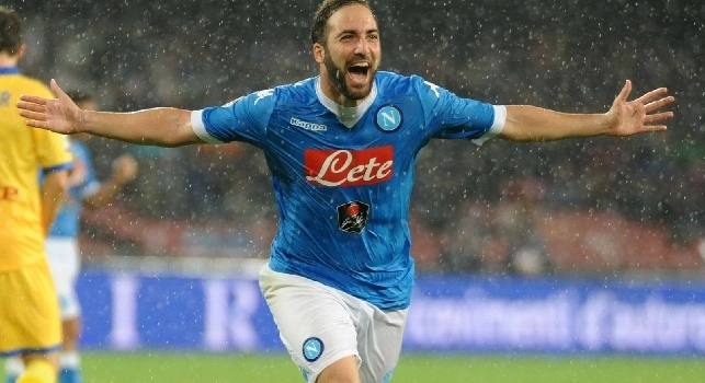 Sky, Baiocchini: La Juventus ha depositato il contratto di Higuain: la clausola sarà pagata in 2 anni!