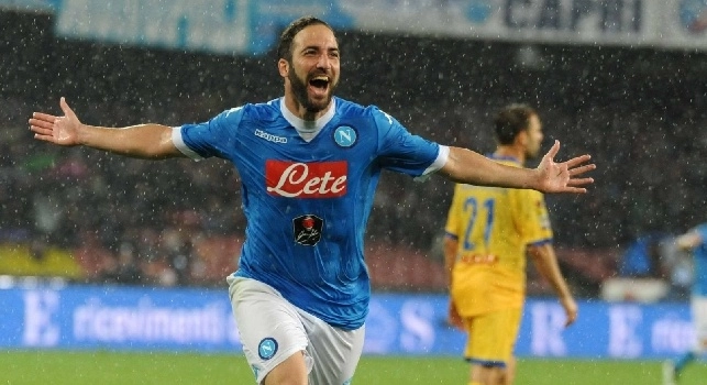 Sky - La Juve ha chiesto ufficialmente Higuain, il Napoli non tratta e non accetta contropartite: i dettagli