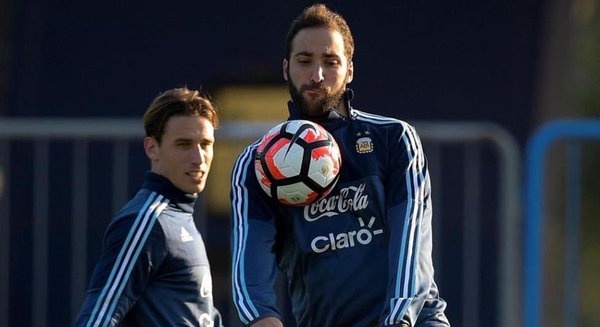 Argentina, Higuain su Messi: Spero che non sia grave, è molto importante per noi