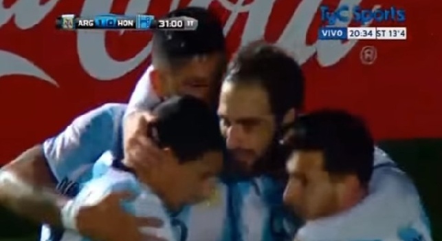 Argentina-Honduras, la SSC Napoli celebra Higuain: Higuain match-winner con l'Argentina con uno splendido sinistro