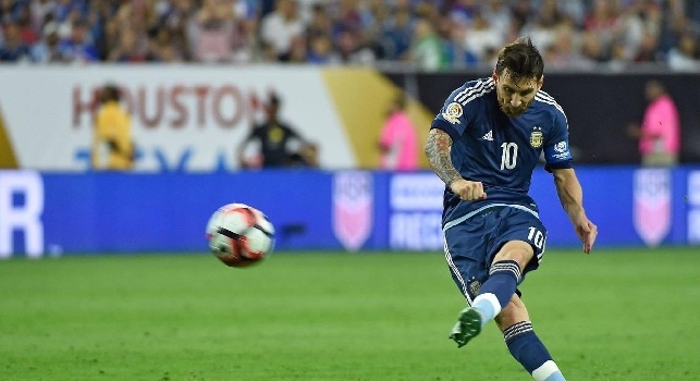 VIDEO - Copa America, raddoppio Argentina: splendida punizione di Leo Messi!
