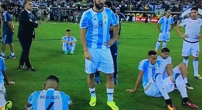 Dall'Argentina - Higuain in lacrime nello spogliatoio, il Pipita non torna in Argentina con il resto della nazionale