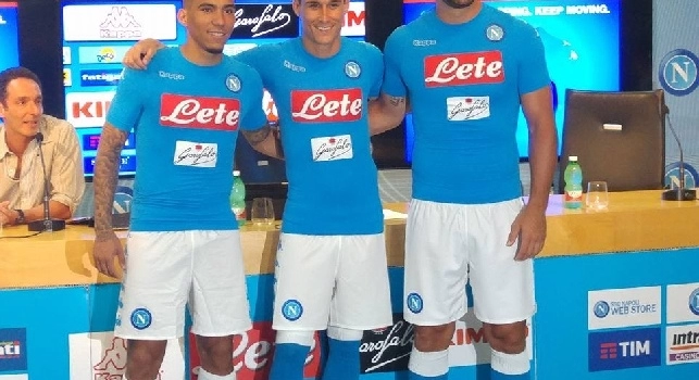 FOTOGALLERY - Ecco la nuova maglia Ssc Napoli 2016-17! Formisano: Vi spiego tutti i dettagli della nuova divisa