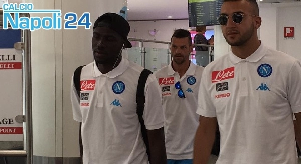 FOTOGALLERY & VIDEO CN24 - Napoli partito per Dimaro! Sorriso smagliante per Sarri, De Guzman <i>pesce fuor d'acqua</i> e muso lungo per Koulibaly
