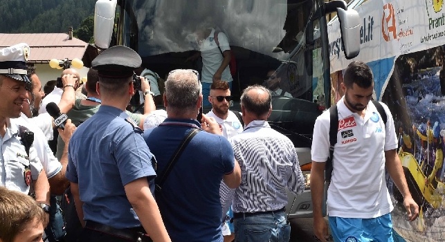 FOTOGALLERY CN24 - Napoli arrivato a Dimaro, ecco tutti gli scatti: l'allegria di Jorginho, la cresta bionda di Tonelli e il nuovo look di de Guzman