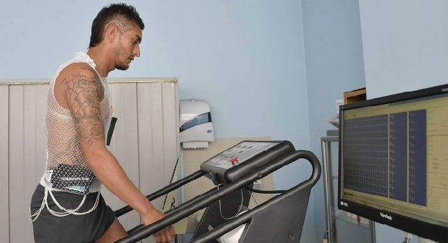 La fame, il barrio criminale, le trasferte in bicicletta e il papà che vendeva limoni: la favola di Roberto Pereyra, il jolly vicino al Napoli
