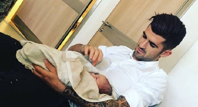 FOTO - Hysaj, il terzino del Napoli diventa papà: Benvenuto Elis!