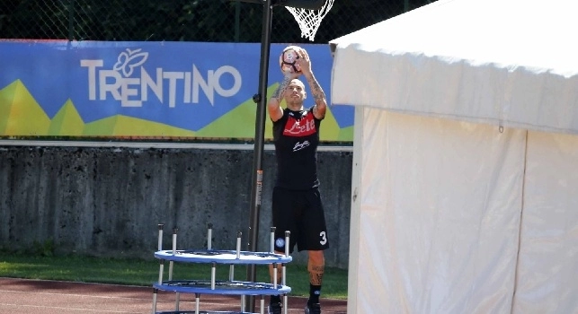 FOTO CN24 - Dimaro, non male anche a basket: Hamsik cambia sport per un giorno