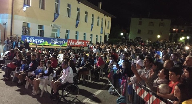 FOTO CN24 - Dimaro, festa in piazza con i Sud 58 e Valerio Jovine: nessun calciatore presente all'evento