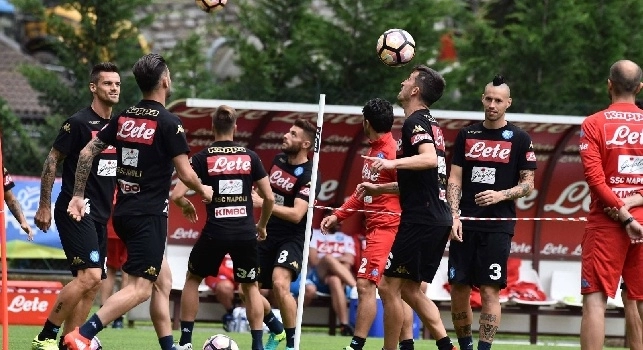 LIVE - Dimaro, seduta pomeridiana: Neri vs Verdi 3-3, che show Mertens. Prima la paura, poi la gioia per i tifosi