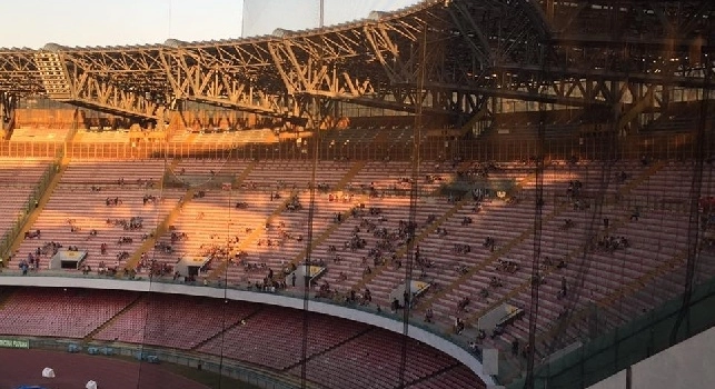 FOTO CN24 - Curva deserta a 20 minuti dall'inizio della cerimonia