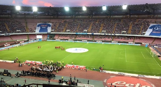 Napoli-Roma, biglietti in vendita: prezzi in calo rispetto a Milan e Benfica, De Laurentiis tende una mano al tifo