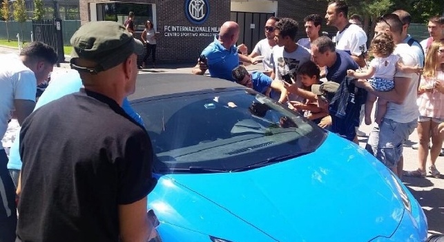 Inter, Icardi torna alla 'Pinetina': i tifosi gli riservano una calorosa accoglienza