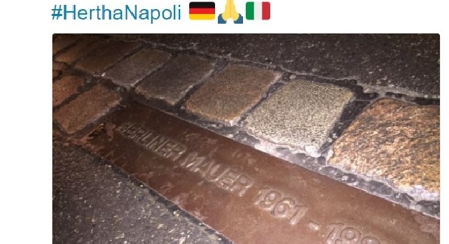 FOTO - La SSC Napoli ricorda la sofferenza per il muro di Berlino: il messaggio