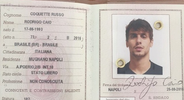 FOTO - Rodrigo Caio, primo passo verso il Milan: da oggi è italiano, anzi... napoletano!
