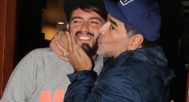 FOTOGALLERY - Maradona abbraccia il figlio dopo 30 anni! Immagini toccanti: Ciao, è bello vederti: figlio mio