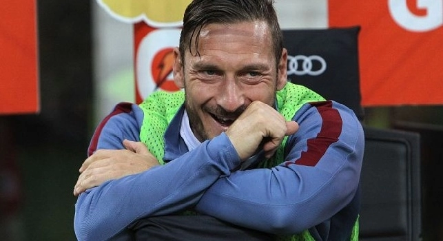Roma, Totti: Dalla sfida col Napoli uscirà l'anti-Juve, Milik spero guarisca presto. Dopo aver giocato con Maradona posso anche smettere