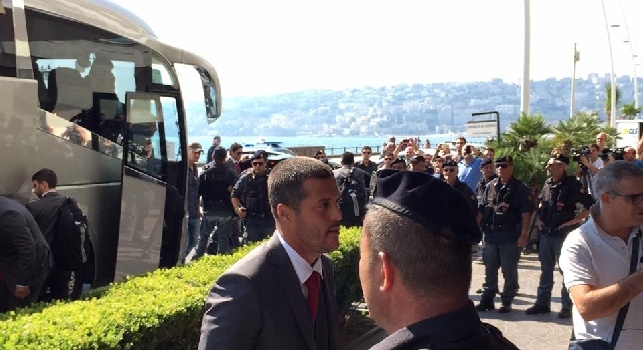 CN24 - Il Benfica arriva all'Hotel Vesuvio: in primo piano Julio Cesar, il bomber Mitroglou e Rui Costa!